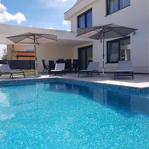  Villa Dorina